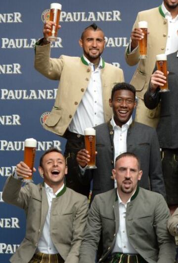 Arturo Vidal, durante una sesión de fotos en un acto promocional del Bayern Munich.