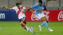 Soccer Football - Copa Libertadores - Group D - Sporting Cristal v River Plate - Estadio Nacional, Lima, Peru - May 26, 2023 River Plate's Paulo Diaz in action with Sporting Cristal's Brenner REUTERS/Sebastian Castaneda