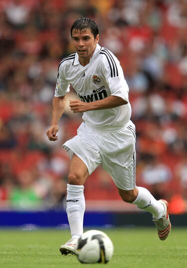 El mediapunta argentino fichó por el equipo madrileño en 2007 donde jugó 31 partidos y marcó 5 goles hasta su salida en 2009. Sumó a su palmarés 1 Liga española. 