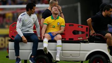 Arthur deja el amistoso de Brasil ante Honduras por una lesi&oacute;n en la rodilla.