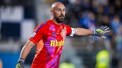 Pepe Reina y otras 6 estrellas que terminaron su carrera deportiva con una roja