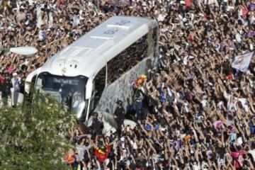 El autobús del Real Madrid, en una 'busiana'.