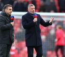 Este video causa furor en Inglaterra: Carragher y Neville en el 7-0 del Liverpool al United