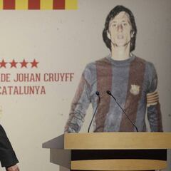 Cruyff revela que Luis Enrique cambió Madrid por Barça por él