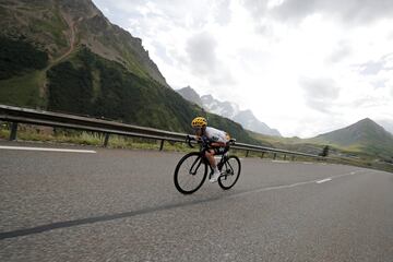  El piloto del Team Sky, Mikel Nieve, en acción durante la 17ª etapa del Tour de Francia.