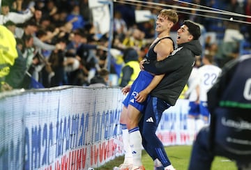 El d¨ªa del aniversario de la Recopa del Zaragpza, Dani G¨®mez se visti¨® de Nayim y con un cabezazo en el ¨²ltimo suspiro le dio una victoria vital a su equipo.