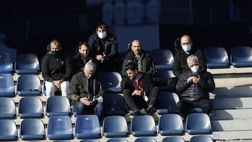 14/01/22 PARTIDO AMISTOSO 
 MALAGA WAASLAND SPORTING 
 
 MANOLO GASPAR Y DIRECTIVOS