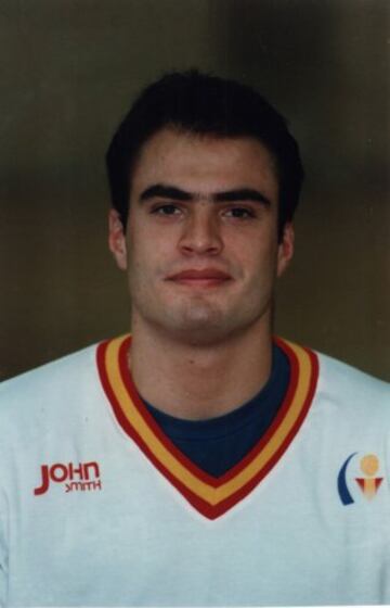 retrato de Lalo García con la camiseta de la Selección Española.