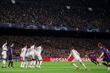 3-0. Leo Messi marcó el tercer gol en el lanzamiento de una falta directa.