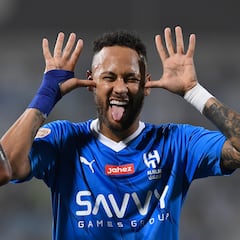 Neymar, bien acompañado en una fiesta, reaviva los rumores de crisis a un mes de ser padre