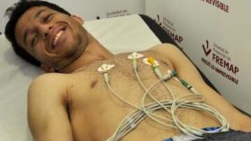 El nuevo fichaje del Sevilla, Cicinho, durante las pruebas de reconocimiento médico previas a su incorporación a la concentración del club en Cádiz.