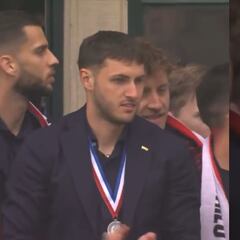 Vídeos: Así festejó Santiago Giménez su primer título en Europa, es campeón de la Eredivisie con el Feyenoord