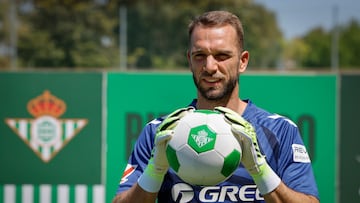 Pau López, en su presentación.