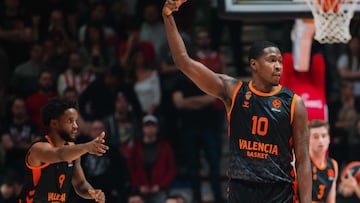 Omari Moore, escolta del Valencia Basket, celebra una canasta ante el Estrella Roja.