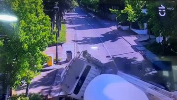 Choque de camión en plena calle casi termina en tragedia en Chile: ¡La escena es impactante!