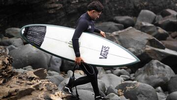 Las travesías de la gran figura del surf chileno
