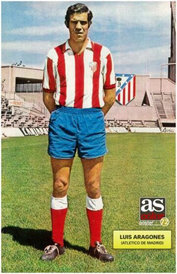 El máximo goleador histórico en partidos oficiales del club colchoneros es Luis Aragonés, con 173 anotaciones y el jugador que más ocasiones ha representado al equipo es el defensor Adelardo Rodríguez, con 553 partidos oficiales. La despedida de Rodríguez fue, curiosamente, ante la Selección Mexicana en un amistoso disputado en el Vicente Calderón con victoria 0-1 del equipo mexicano.