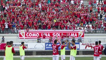La afición del Real Murcia se prepara para vivir un duelo de históricos en la Copa del Rey.
