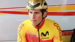 El ciclista Iv&aacute;n Garc&iacute;a Cortina luce el maillot de Espa&ntilde;a antes de una carrera.