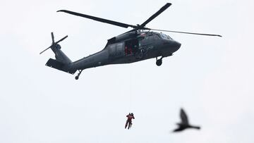A member of the rescue team hangs from a Black Hawk helicopter during the aftermath of flooding in Latek Zdroj, Poland September 16, 2024. REUTERS/Kacper Pempel