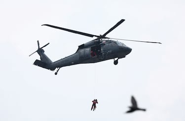 Así es el Sikorsky UH-60 Black Hawk, el helicóptero militar qué se ha estrellado con un avión de American Airlines en Washington