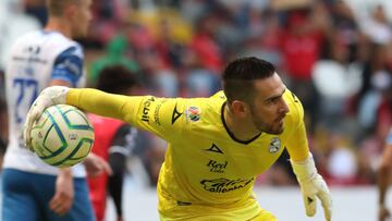 Antony Silva durante un partido con el Puebla.