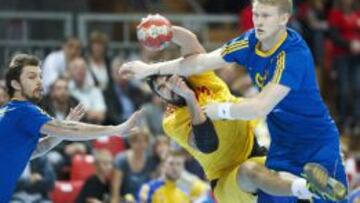 Jorque Maqueda frenado por Philip Stenmalm.