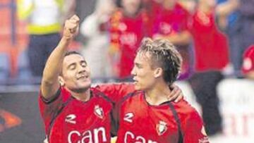 <b>LOS VERDUGOS. </b>Moha y David López, autores de los goles, celebrando el 2-0.