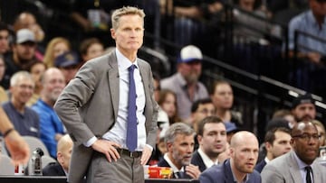 La espalda de Steve Kerr pasó otra vez por el quirófano