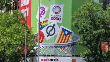 Vista de la lona que Vox ha instalado en la calle Alcal¨¢, 145, a 19 de junio de 2023, en Madrid (Espa?a). La federaci¨®n estatal de lesbianas, gais, trans, bixesuales , interesexuales y m¨¢s (FELGTBI+), y el colectivo de Lesbianas, Gays, Transexuales y Bixesuales de Madrid (COGAM) se han reunido hoy frente a la lona instalada por Vox en Madrid contra el feminismo, el movimiento LGTBIQ+ y la Agenda 2030. Durante el acto, se ha anunciado el nuevo lema de la mani del Orgullo LGTBI+.
19 JUNIO 2023;MADRID;LONA VOX
Matias Chiofalo / Europa Press
19/06/2023