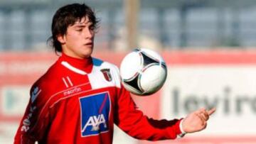 Pertenecía a las fuerzas básicas del Atlas, pero en 2011 optó por irse a jugar a Portugal por cinco años con el Braga; para su mala fortuna sólo se quedó un año y volvió con los Rojinegros.