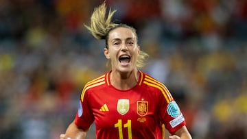 Spain's midfielder #11 Alexia Putellas celebrates scoring the opening goal during the UEFA Women's Nations League semi-final football match between Spain and Sweden at La Rosaleda stadium in Malaga on October 24, 2025. (Photo by JORGE GUERRERO / AFP)