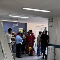 Video: Rescatan a ocho personas atrapadas en elevador del IMSS en Guadalajara
