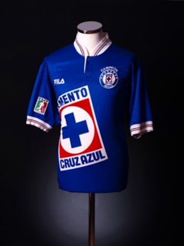 El último campeonato de Cruz Azul se consiguió con está histórica playera en 1997.