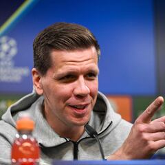 Szczesny se rinde ante el tabaco