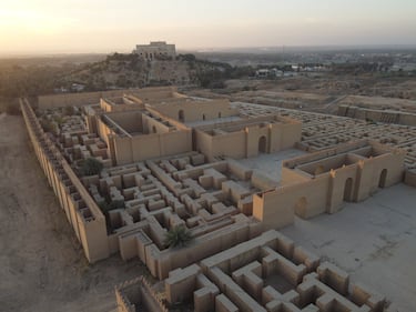 Es, quizá, la maravilla del mundo antiguo más misteriosa de todas ya que, en realidad, no hay evidencia concluyente de que existieran realmente. De existir hoy en día, se ubicarían en el actual Irak. En la imagen, los restos arqueológicos de la antigua Babilonia.