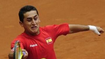 Wawrinka supera a Almagro y adelanta a Suiza