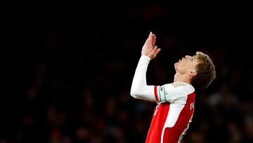 Martin ?degaard, jugador del Arsenal, se lamenta durante el partido ante el West Ham.