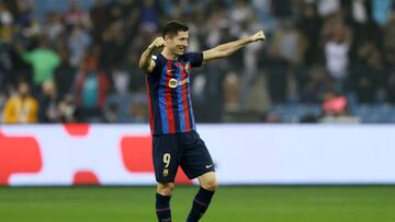 RIYADH, SAUDI ARABIA - JANUARY 15: Robert Lewandowski of FC Barcelona celebrates after the team's victory during the Super Copa de Espana Final match between Real Madrid and FC Barcelona at King Fahd International Stadium on January 15, 2023 in Riyadh, Saudi Arabia. (Photo by Yasser Bakhsh/Getty Images)