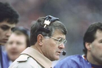 Head coach de Broncos (1981-1992), Giants (1993-1966) y Falcons (1997-2003). Récord de 190-165-2, 11-9 en postemporada.