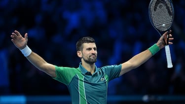 Novak Djokovic celebra su victoria sobre Jannik Sinner en la final de Turín.