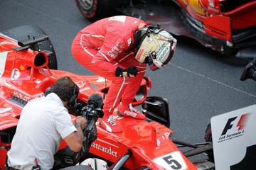 Sebastian Vettel celebra la victoria en Mónaco. 