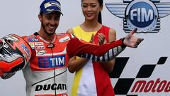 Dovizioso celebrando su victoria en Sepang.