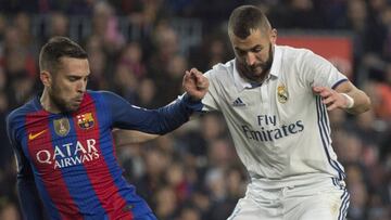 Jordi Alba, recuperando un bal&oacute;n el s&aacute;bado ante Benzema.