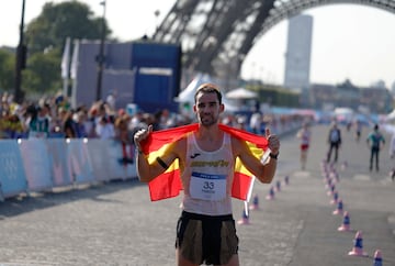 ¡MEDALLA PARA ESPAÑA EN LOS JUEGOS OLÍMPICOS ¡Álvaro Martín, consigue el bronce en los 20 kilómetros marcha y suma la segunda medalla para España en estos Juegos Olímpicos de París! 
