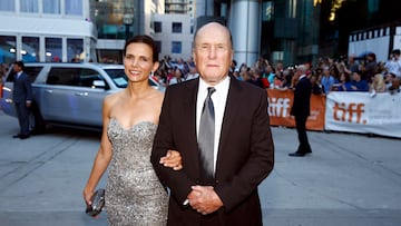 Actor Robert Duvall and his wife Luciana Pedraza pose as they arrive for the gala for the film "The Judge" at the Toronto International Film Festival (TIFF) in Toronto September 4, 2014.       REUTERS/Mark Blinch (CANADA  - Tags: ENTERTAINMENT)  