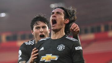 Soccer Football - Premier League - Southampton v Manchester United - St Mary&#039;s Stadium, Southampton, Britain - November 29, 2020 Manchester United&#039;s Edinson Cavani celebrates scoring their second goal with Victor Lindelof Pool via REUTERS/Mike H