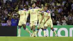 MEX1931. CIUDAD DE MÉXICO (MÉXICO), 13/03/2024.- Diego Valdés (c) del América celebra un gol anotado al Guadalajara este miércoles durante un partido de vuelta de los octavos de final de la Copa de Campeones de la Concacaf en el estadio Azteca la Ciudad de México (México). EFE/Sáshenka Gutiérrez
