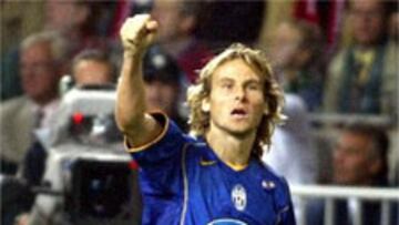 <b>SE RETIRA</b>. Pavel Nedved se une así a otros 'grandes' como Zidane o Figo, que han puesto fin este año a su carrera en sus respectivas selecciones.