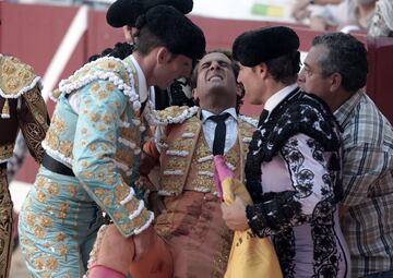 El torero Iván Fandiño recibió una cornada mortal de un toro de la ganadería Baltasar Ibán en la plaza francesa de Aire Sur L'Adour, 